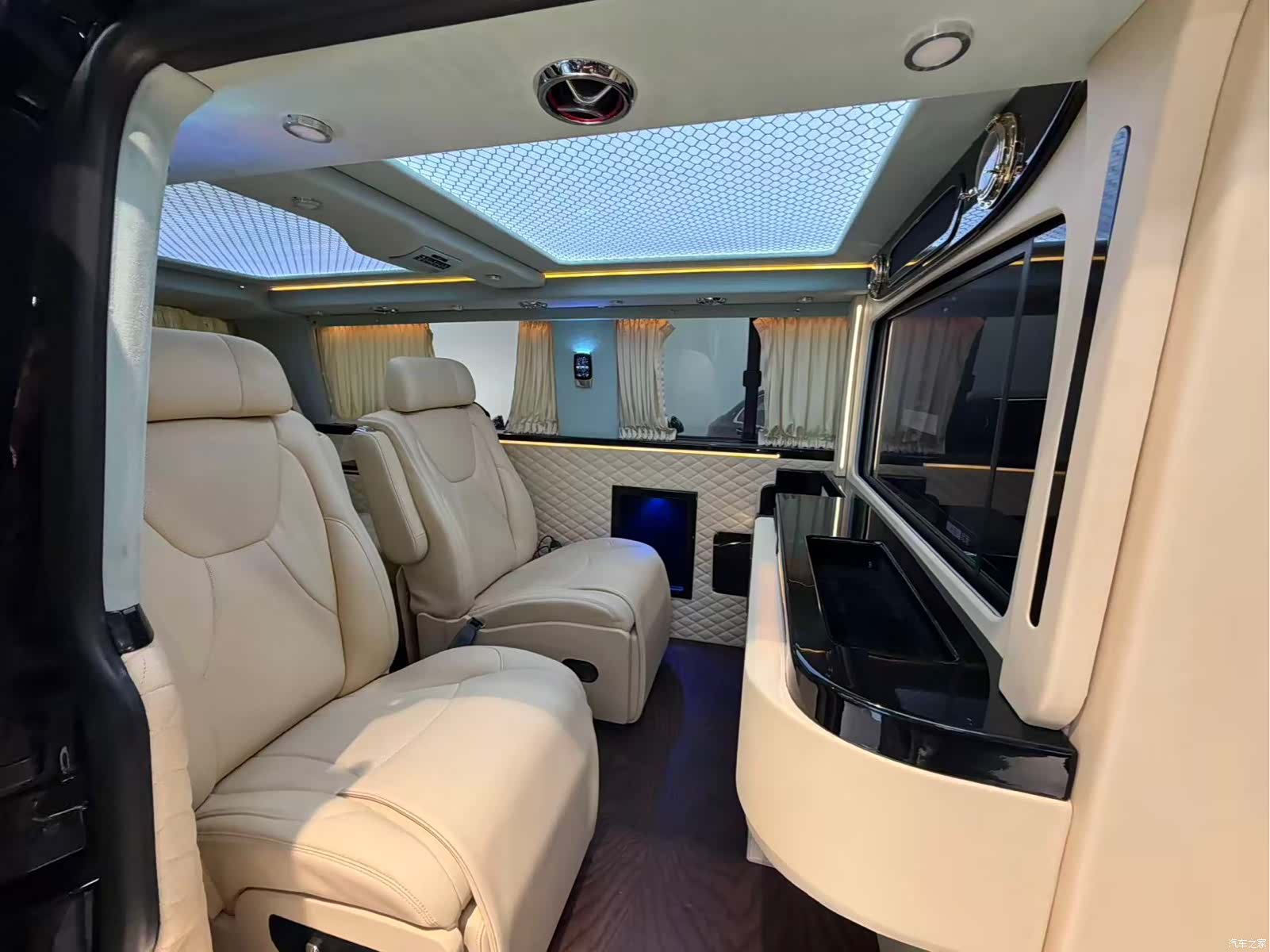Volkswagen 7, 2018 10