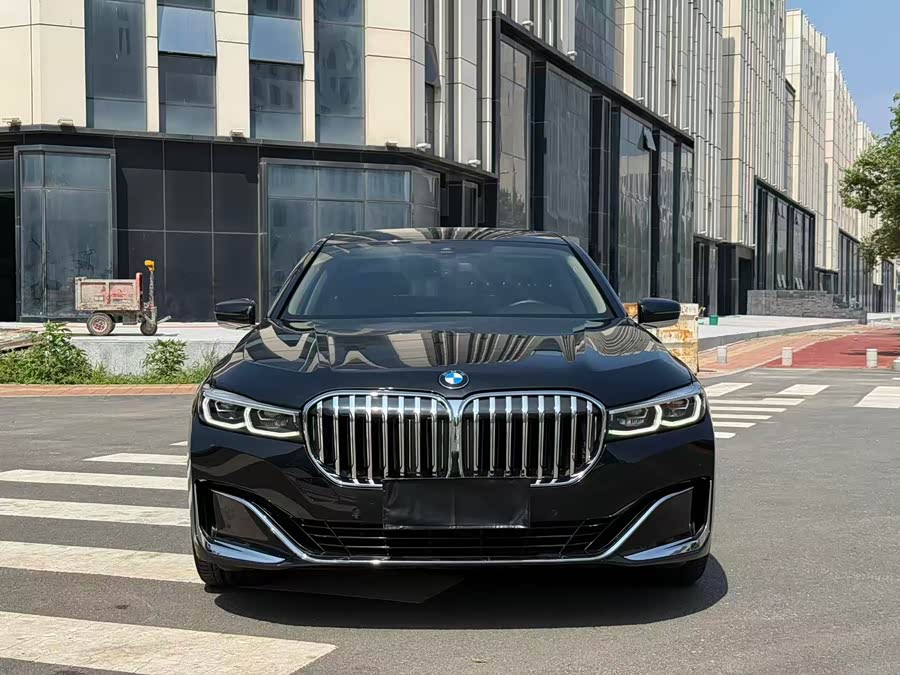 BMW 7-Series 2021, фото 2
