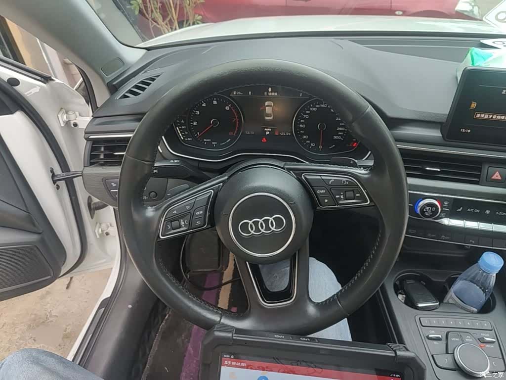 Audi A4L, 2017 11