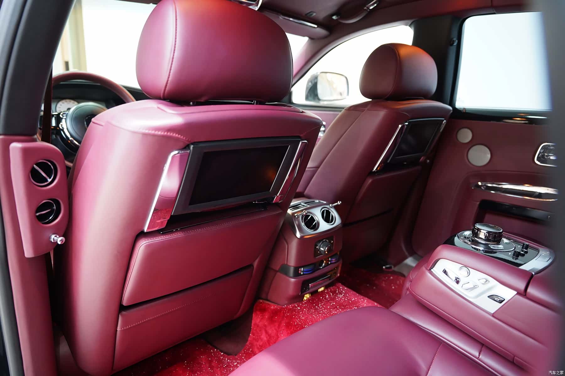 Rolls-Royce Ghost, 2011 18