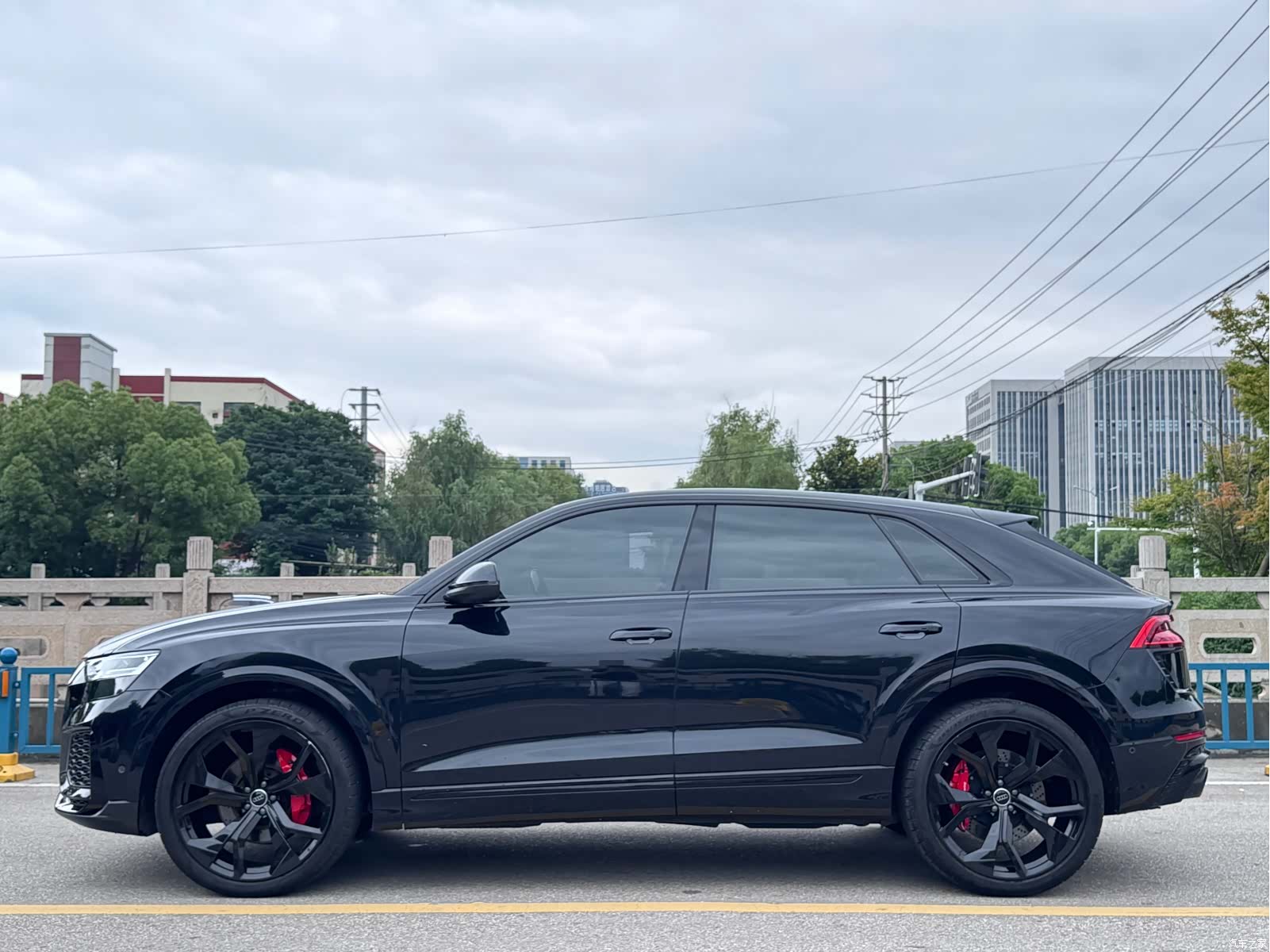 Audi Q8, 2021 3
