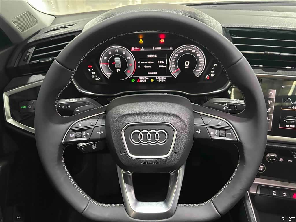 Audi Q3, 2022 3