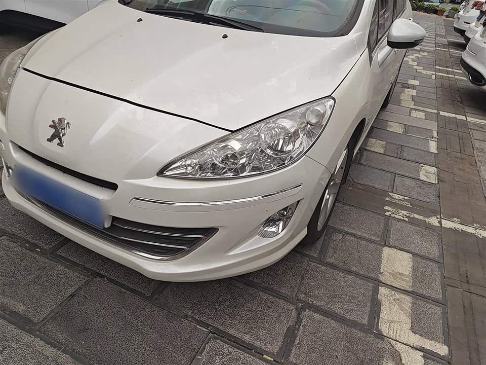 Peugeot 408