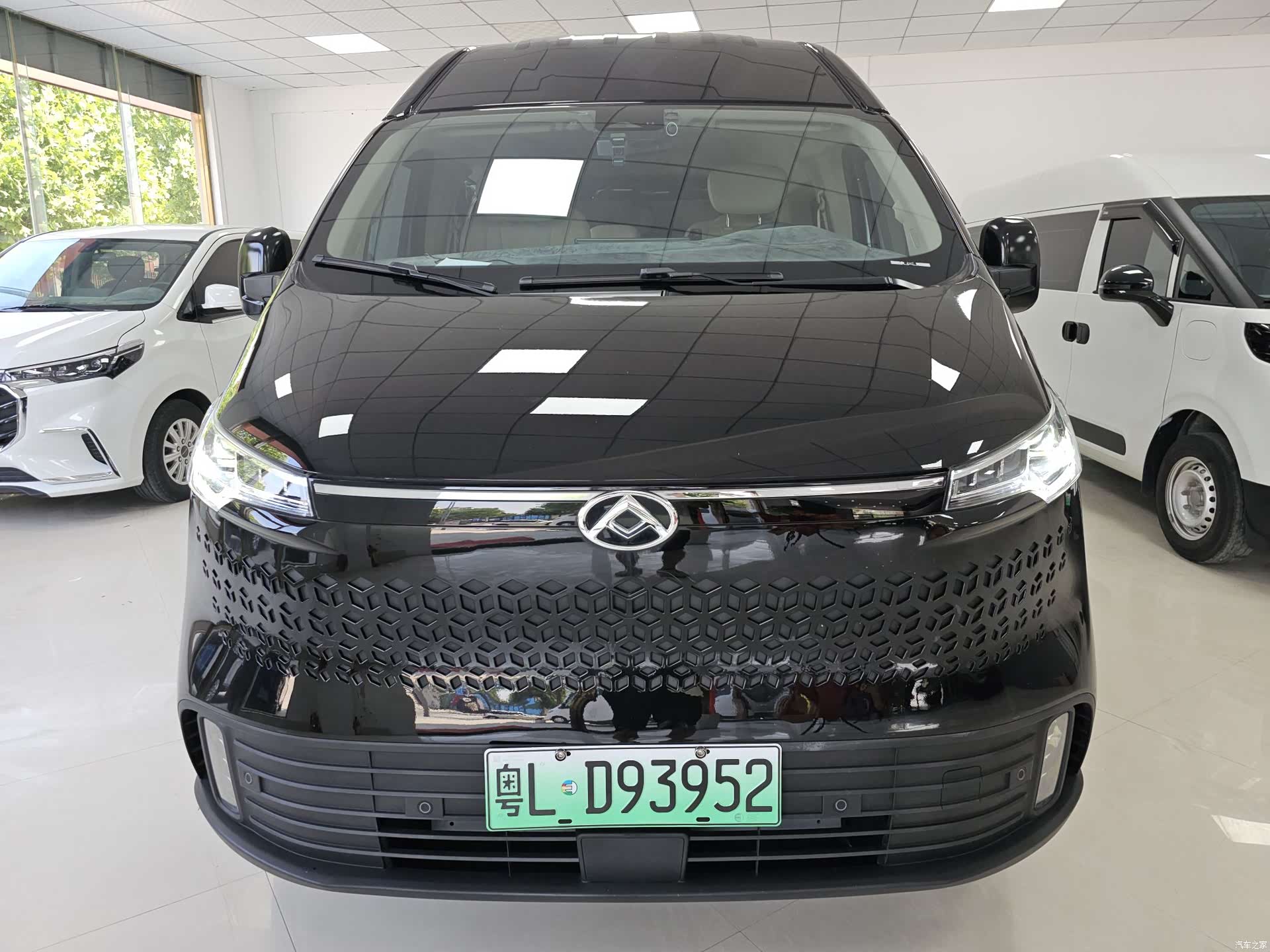 Maxus EV70, 2025 2