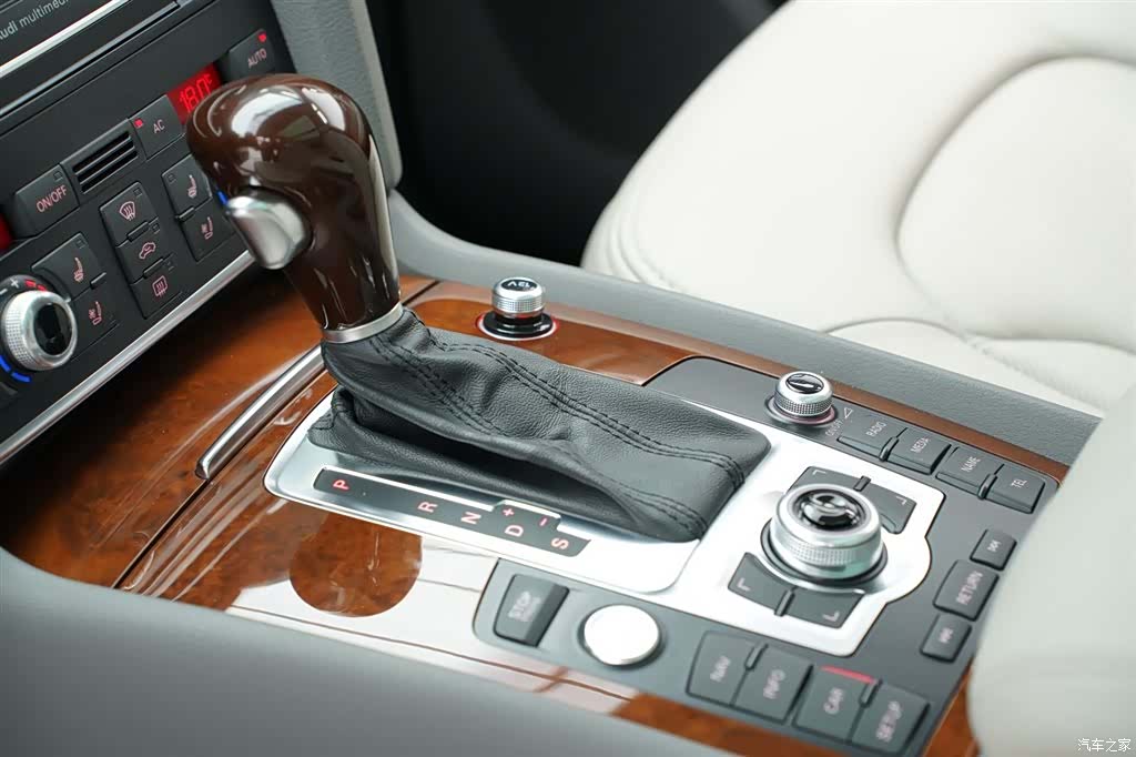 Audi Q7, 2010 27