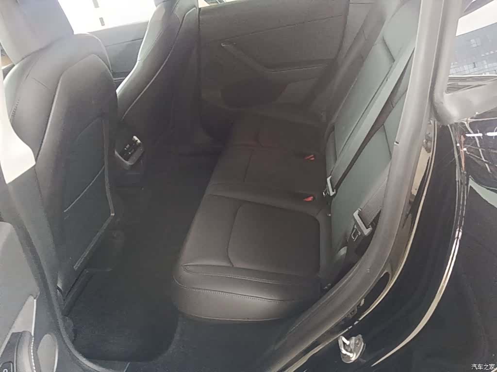 Tesla Model Y, 2021 17