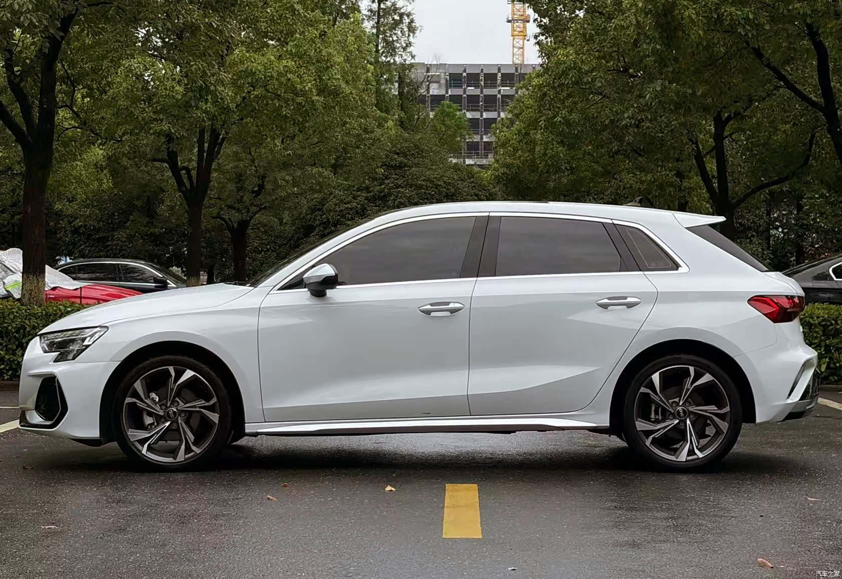 Audi Flying Spur, 2025 8