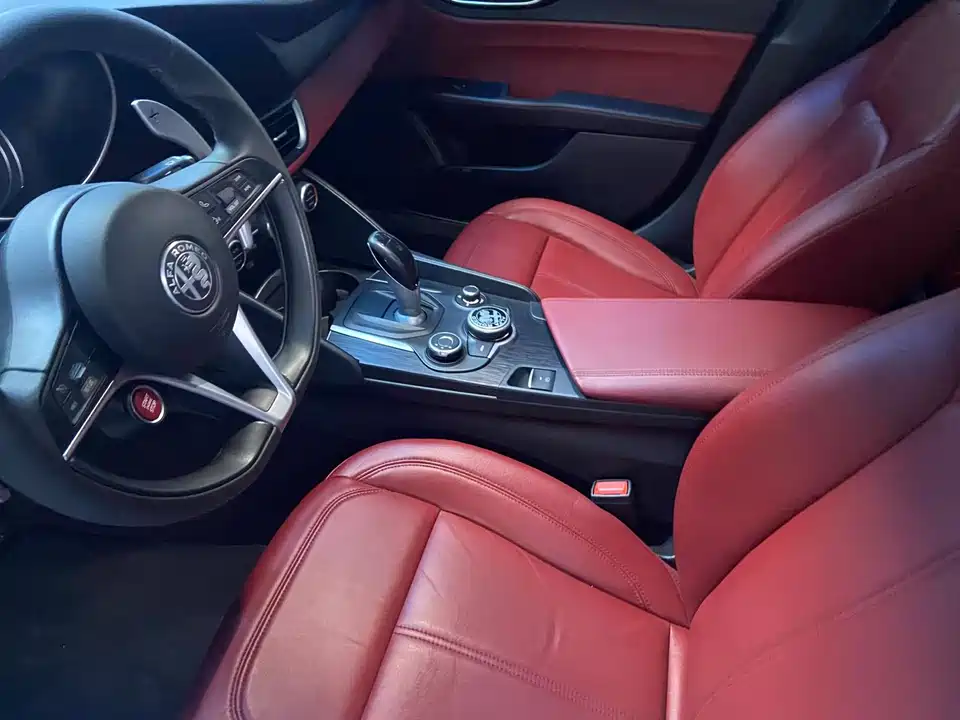 Alfa Romeo Giulia Alfa Romeo Giulia