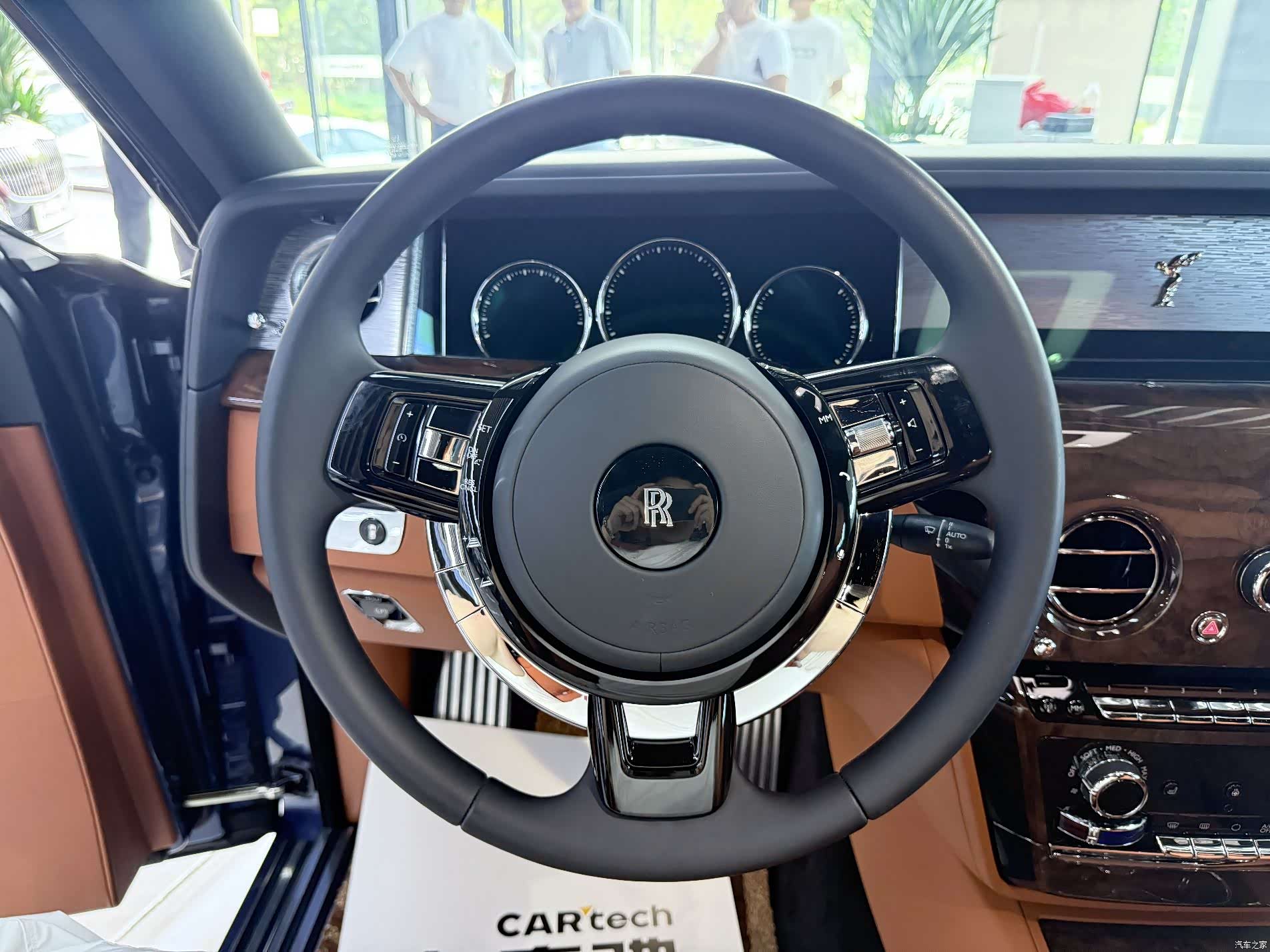 Rolls-Royce Phantom, 2024 все фото