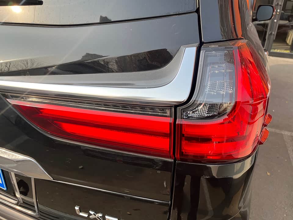 Lexus LX