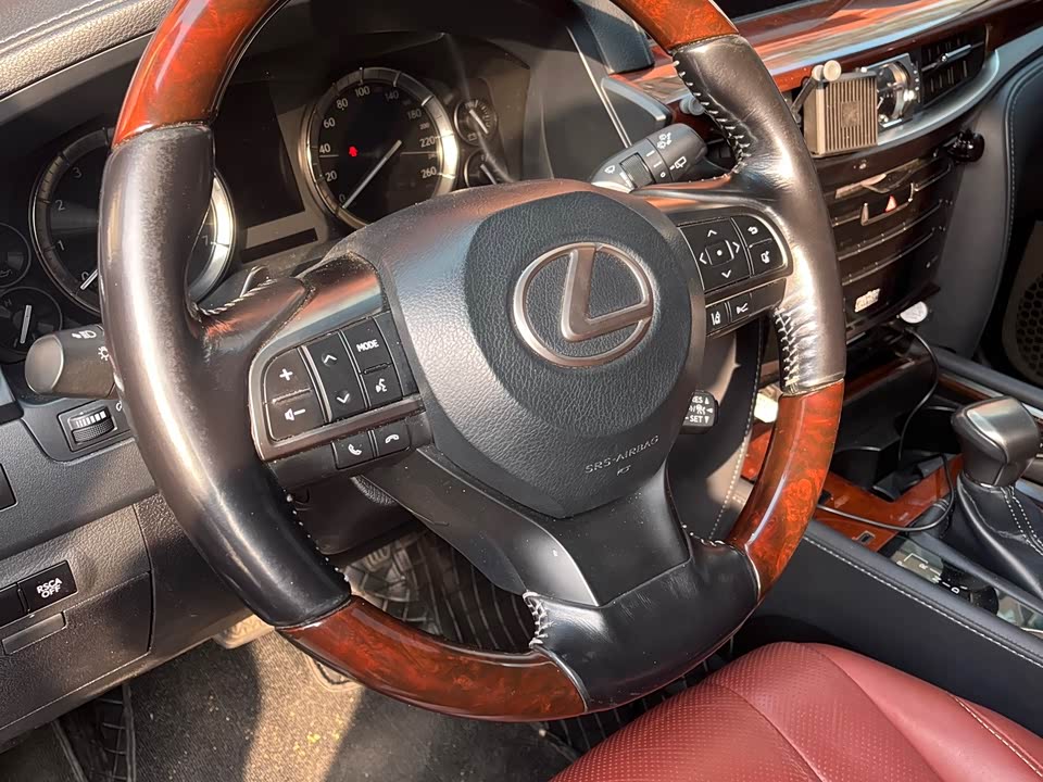 Lexus LX