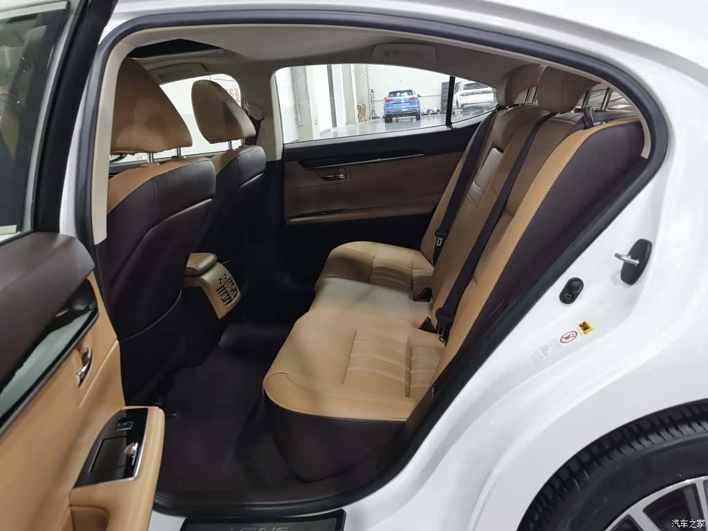 Lexus ES, 2017 15