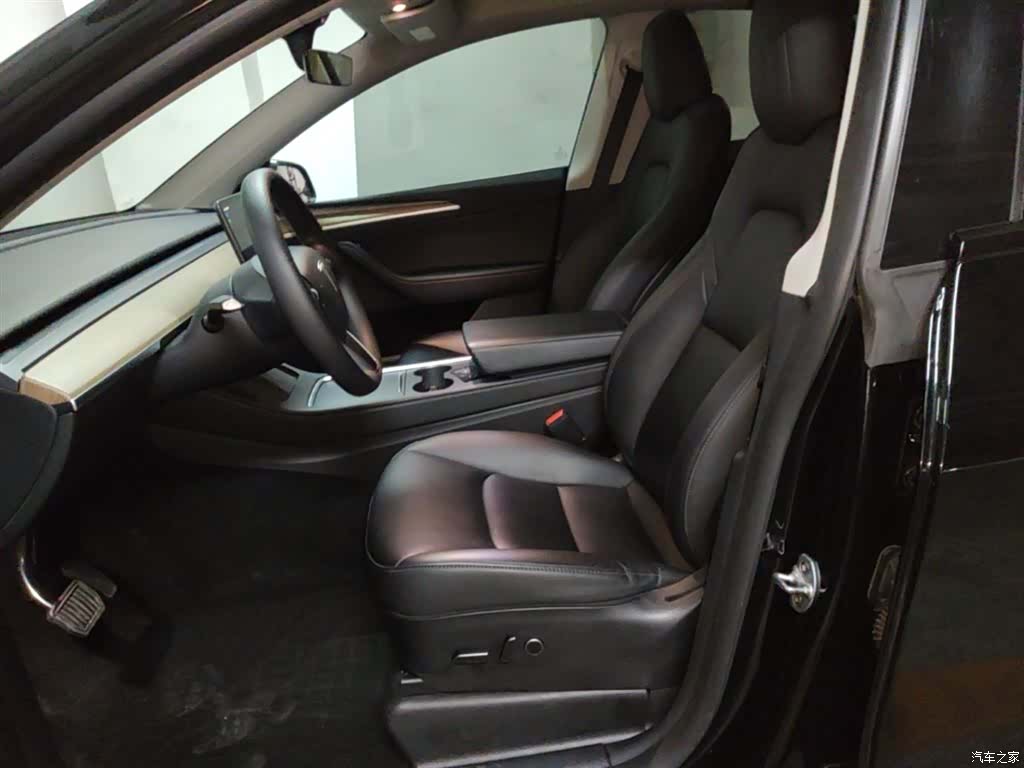 Tesla Model Y, 2023 15