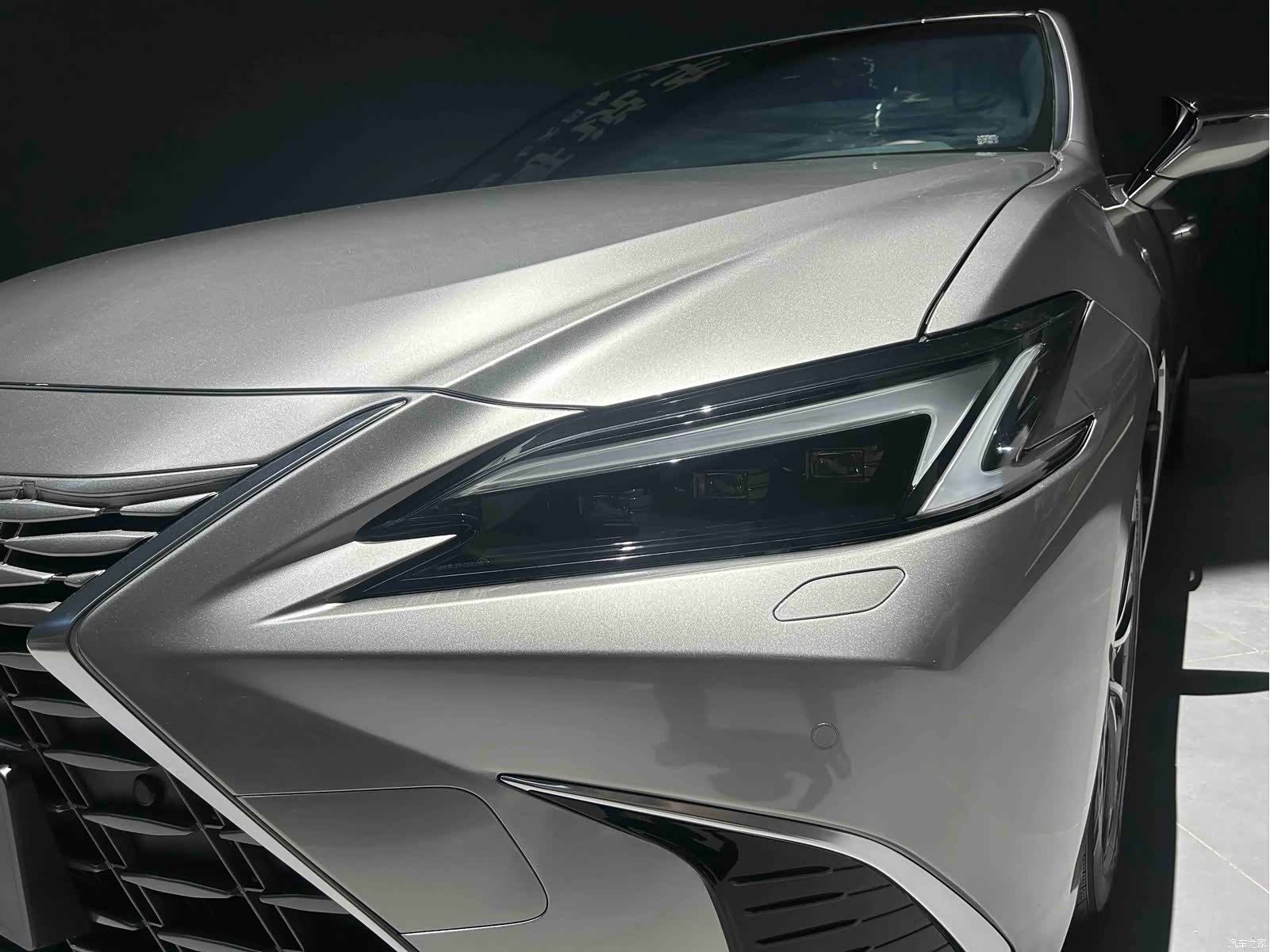 Lexus ES, 2025 2