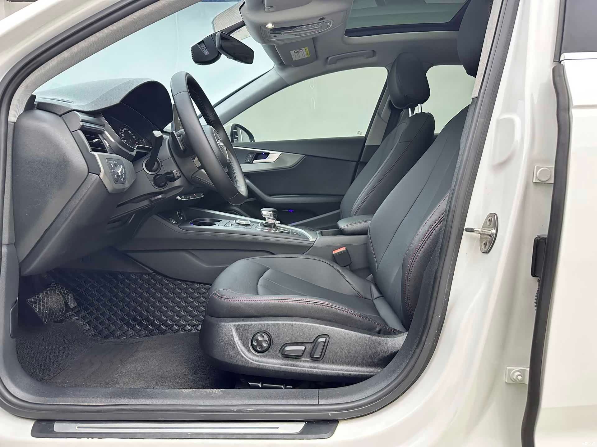 Audi A4L, 2019 3