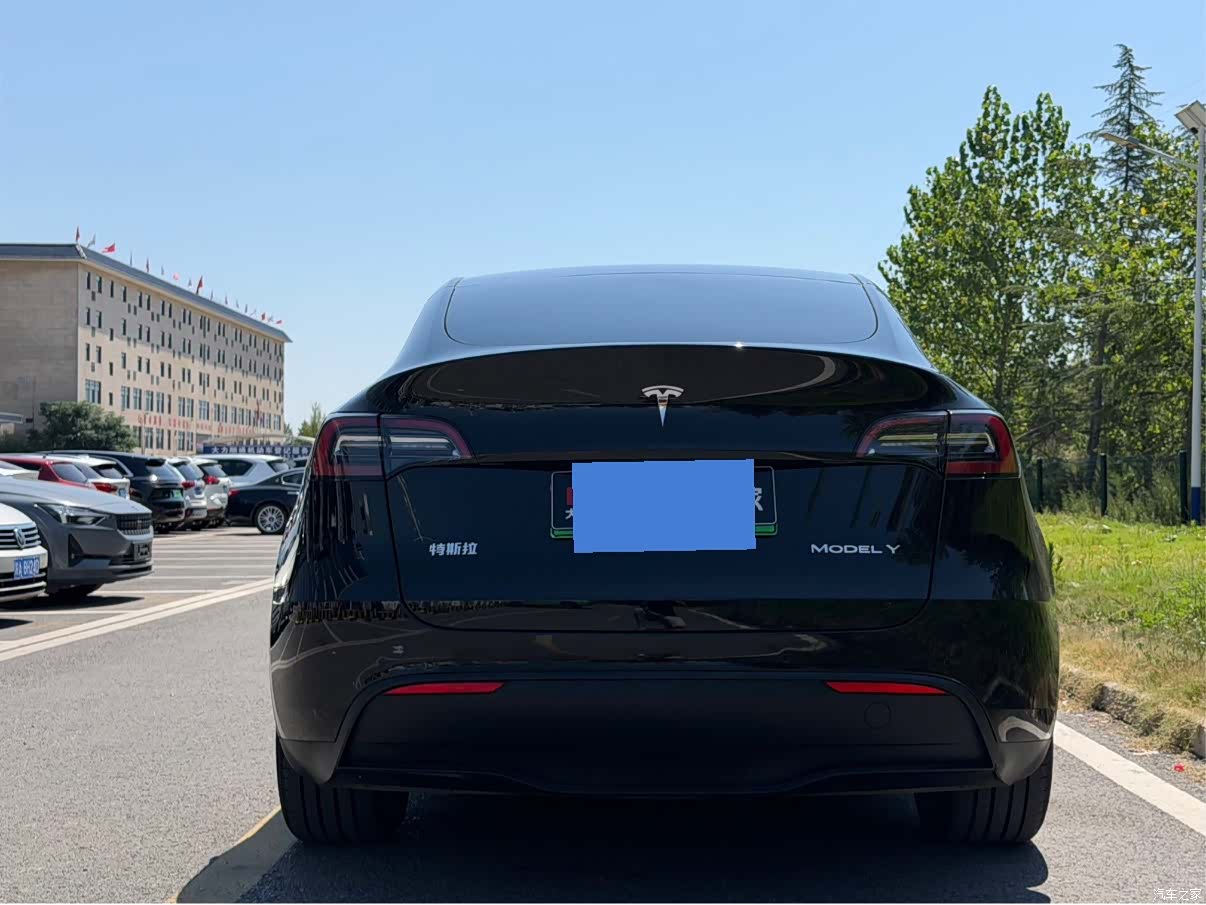 Tesla Model Y, 2023 13