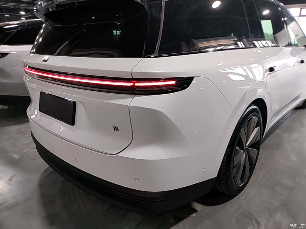 Li Auto i8, 2025 8