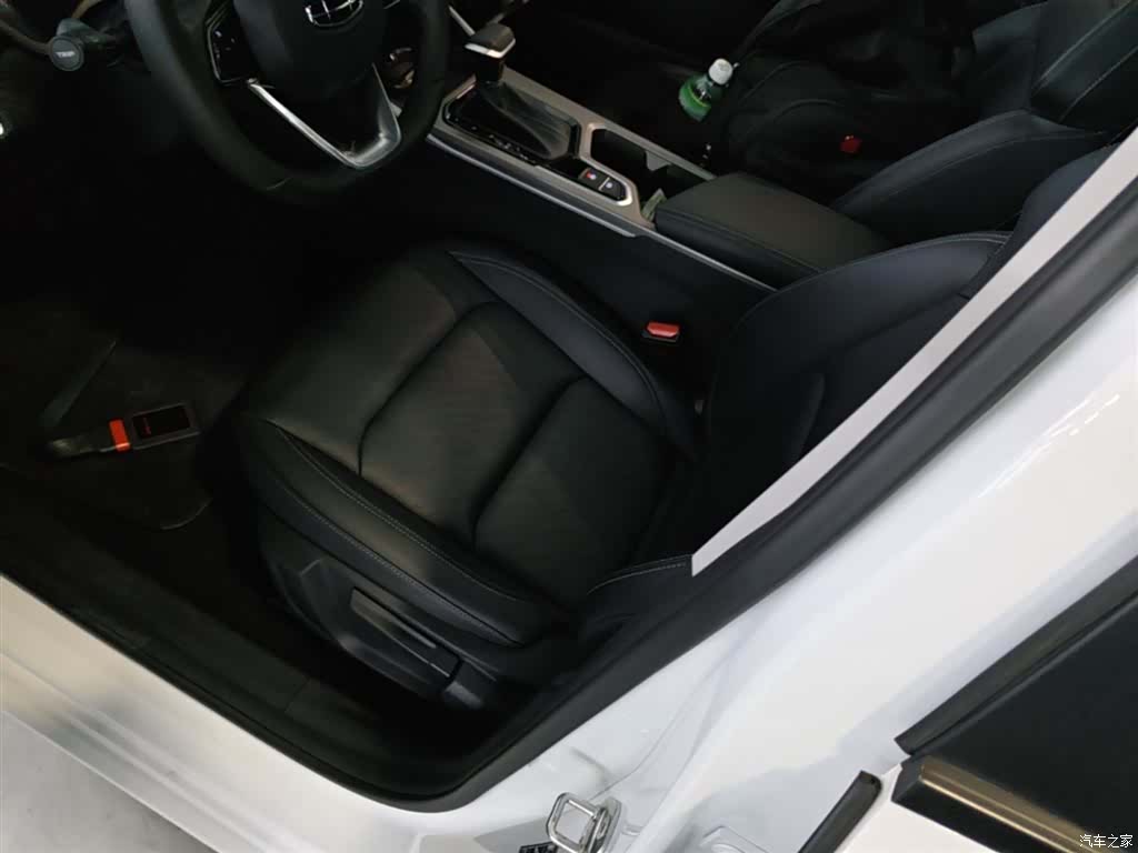 Geely Emgrand, 2023 15