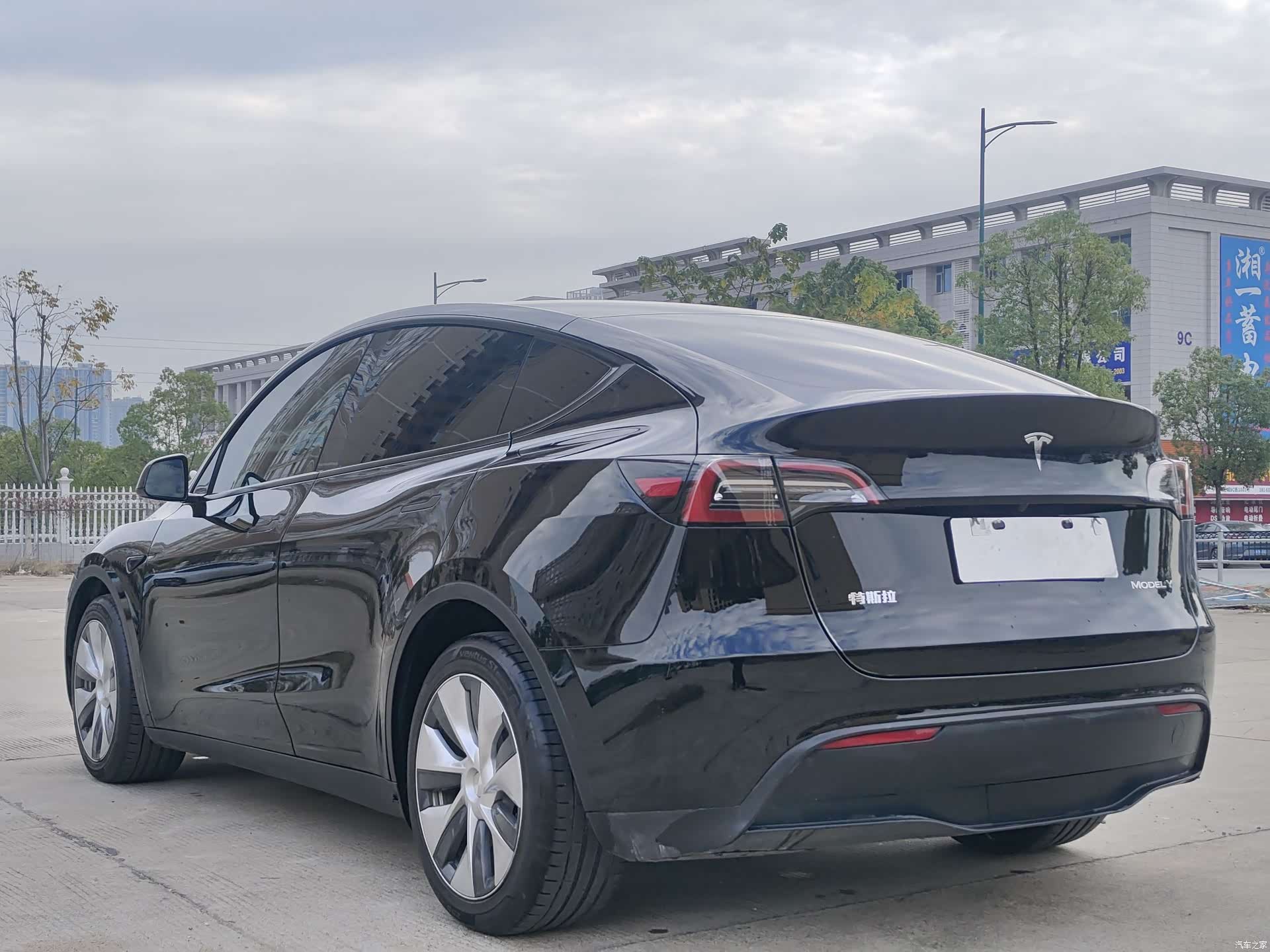Tesla Model Y, 2021 4