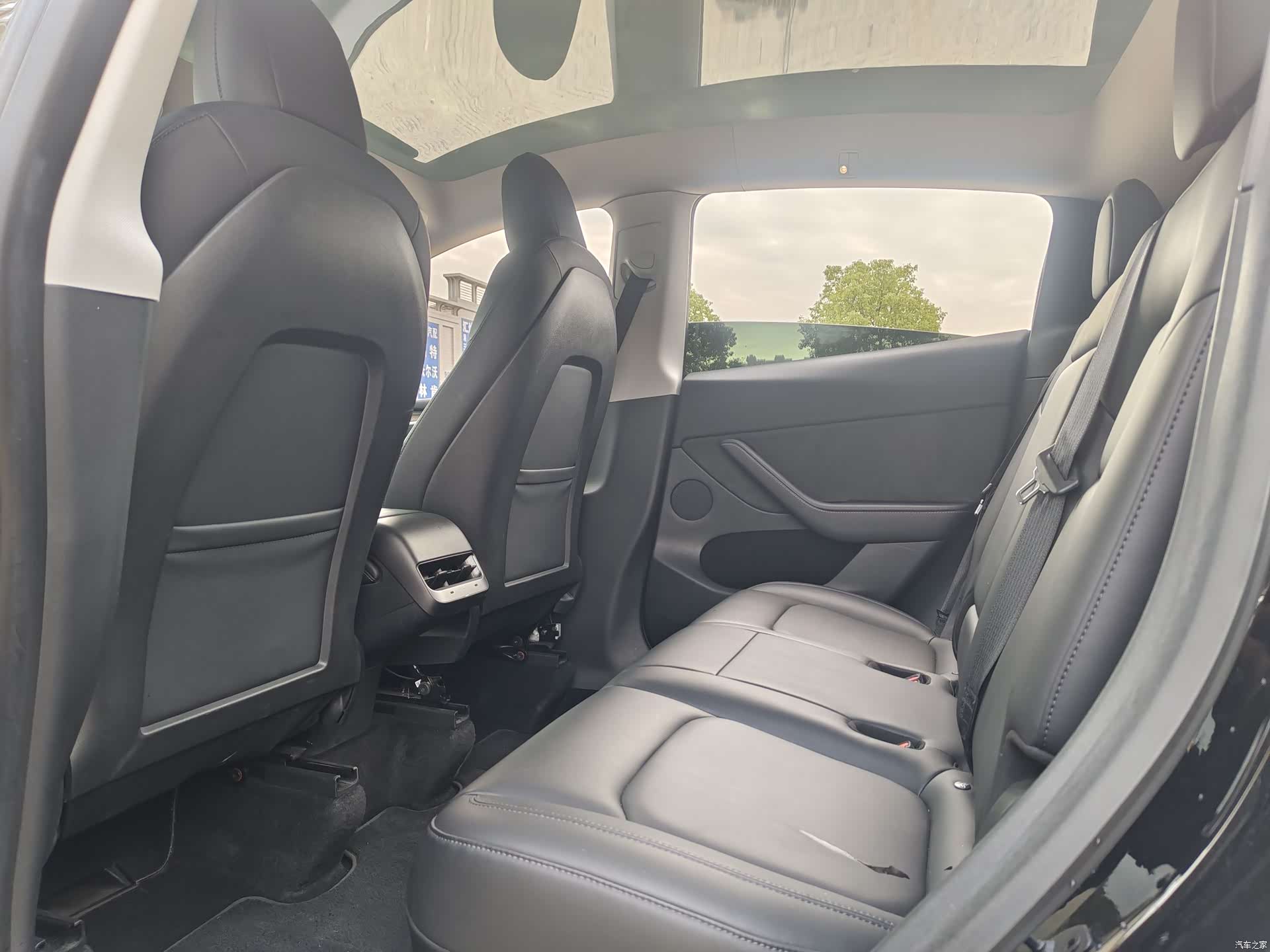 Tesla Model Y, 2021 12