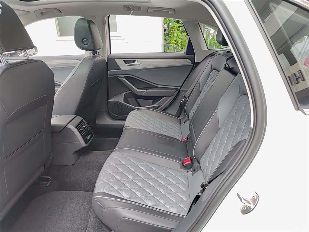 Volkswagen Sagitar, 2024 8