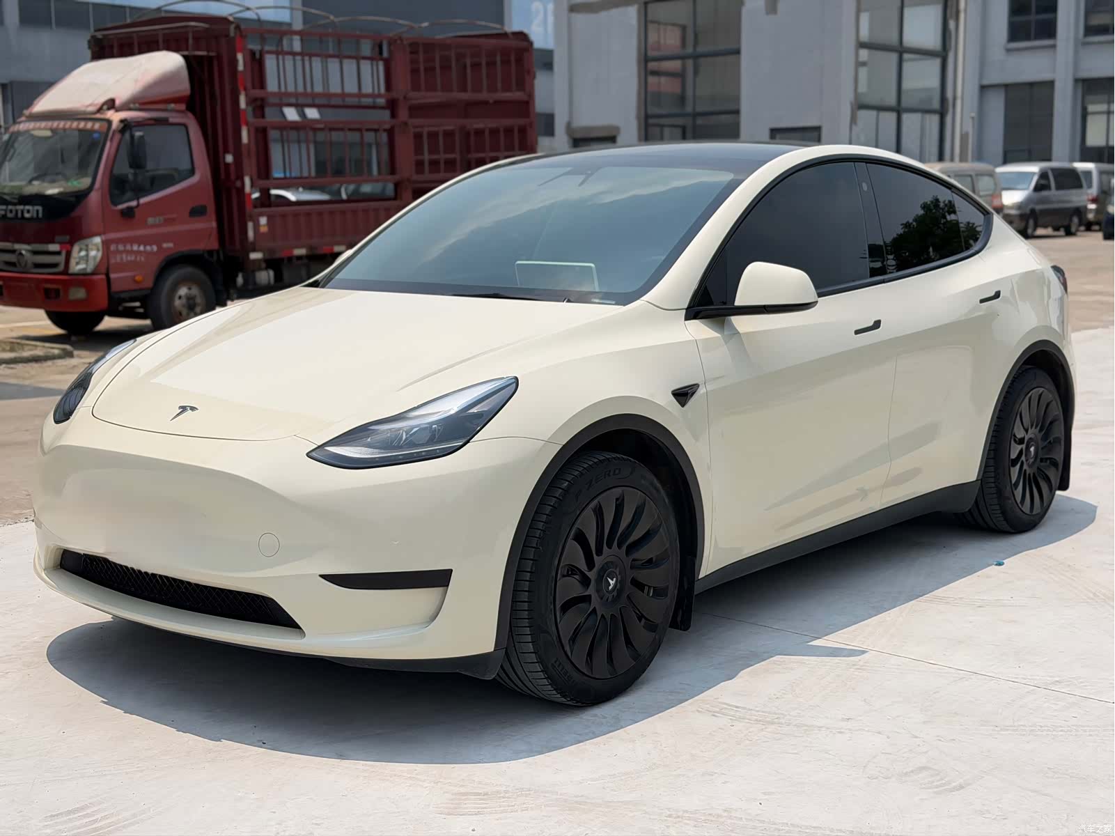 Tesla Model Y, 2022 3