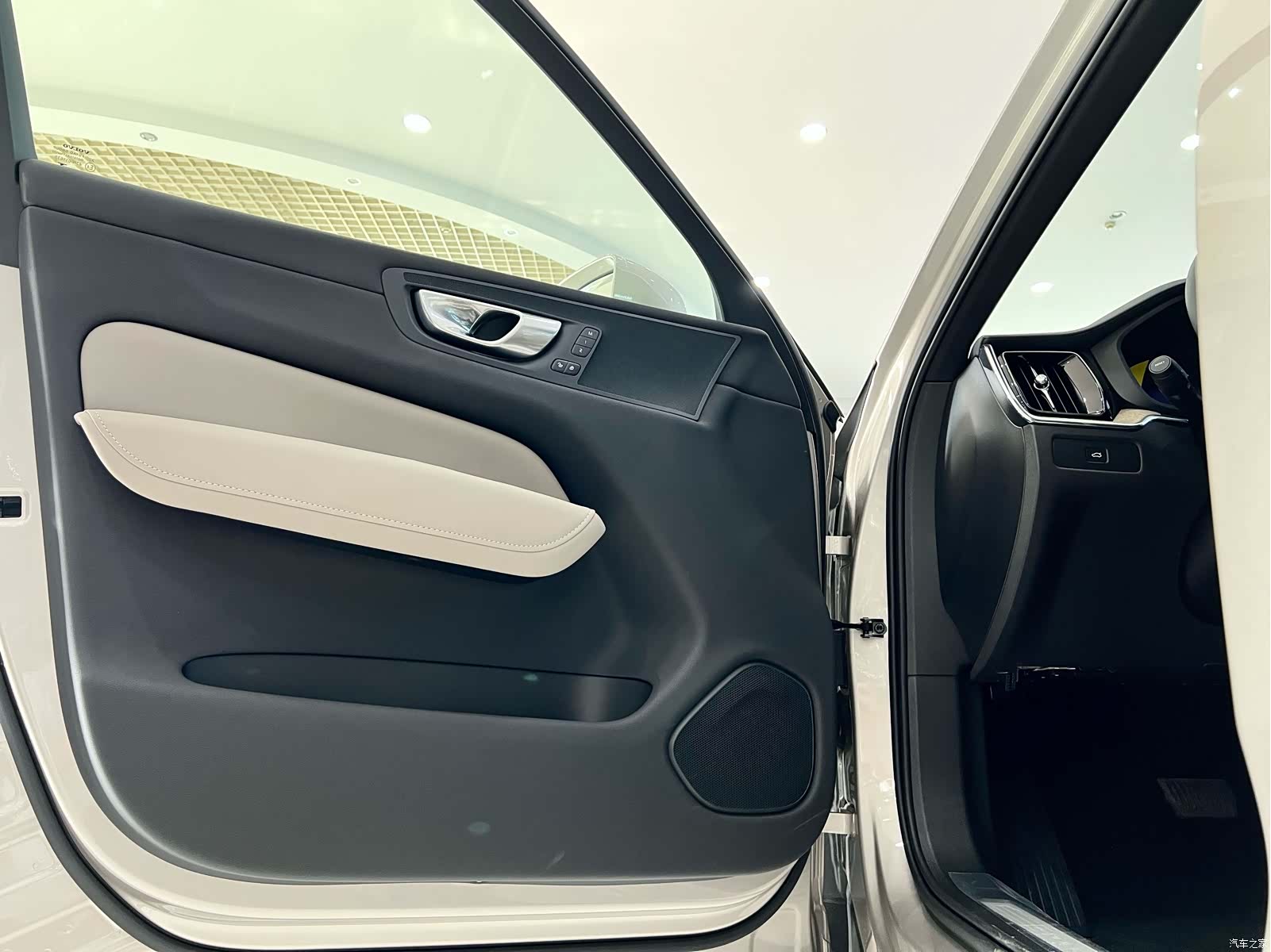 Volvo XC60, 2026 19