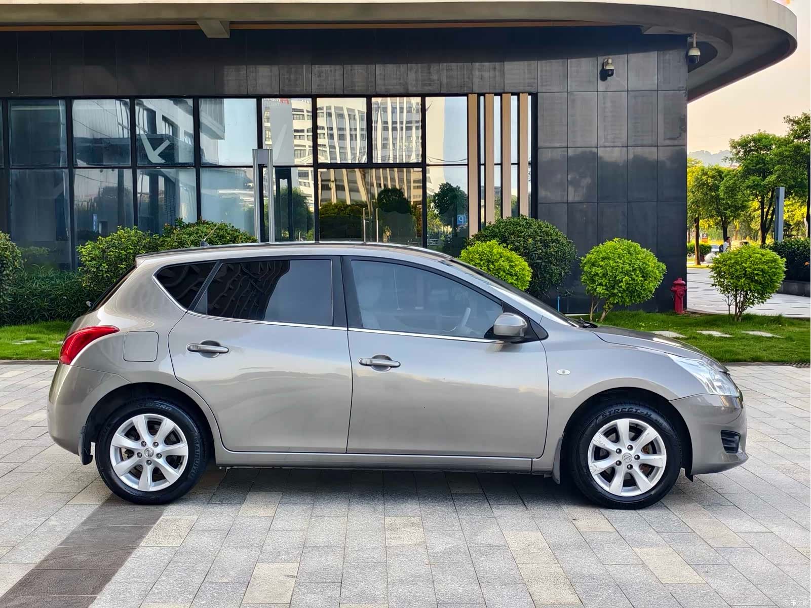 Nissan Tiida, 2012 4