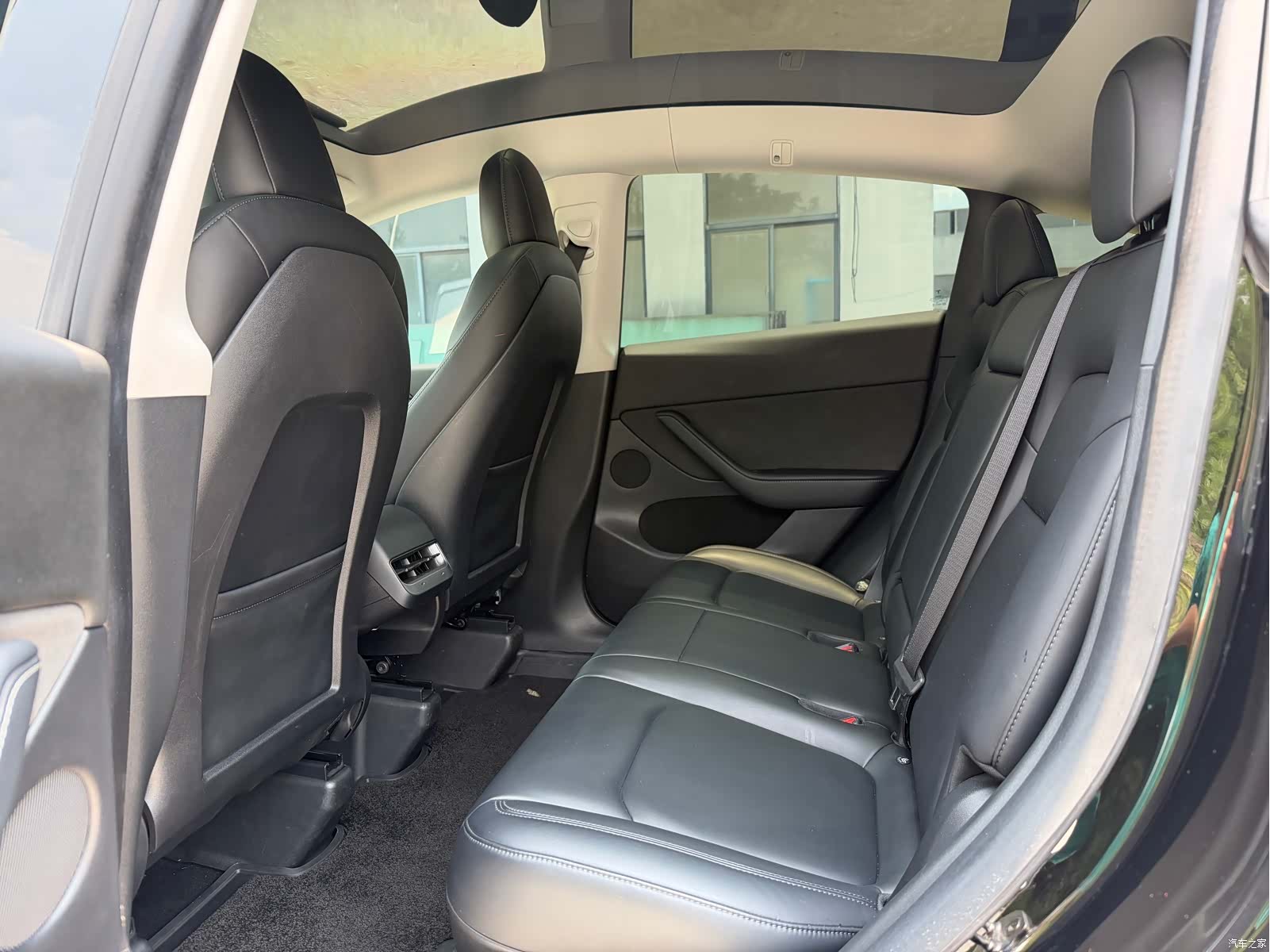 Tesla Model Y, 2022 все фото