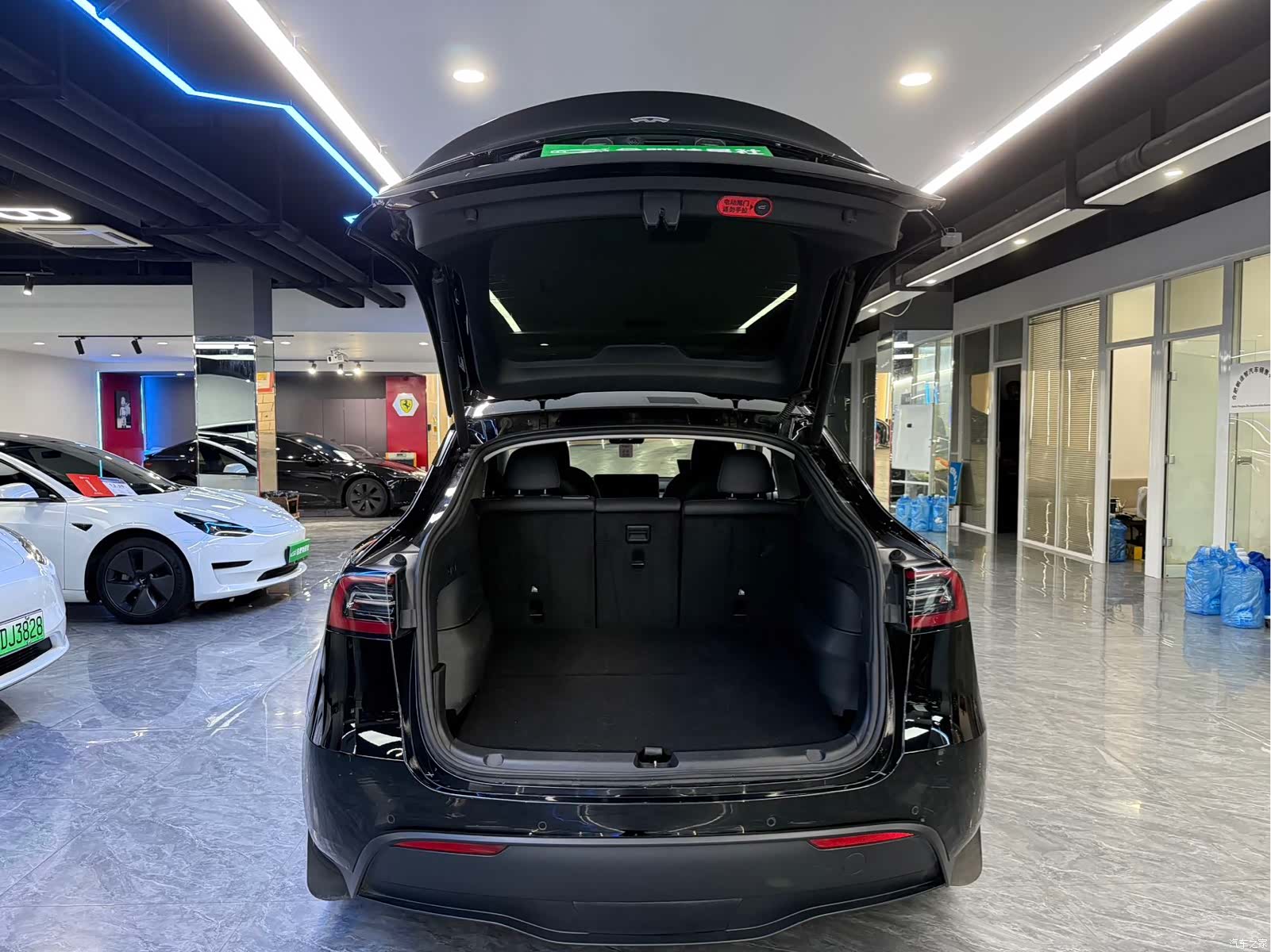 Tesla Model Y, 2022 14