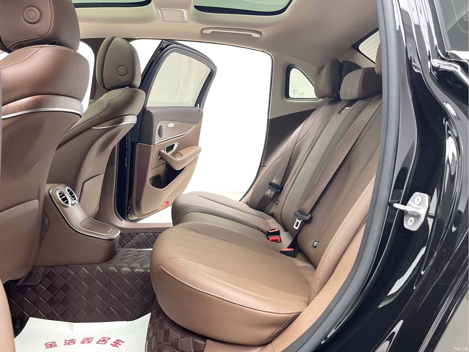 Mercedes-Benz E-Class, 2023 10