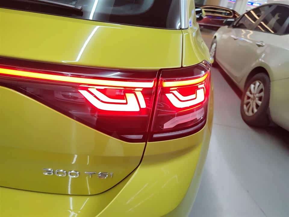 Volkswagen T-ROC exploring Songs