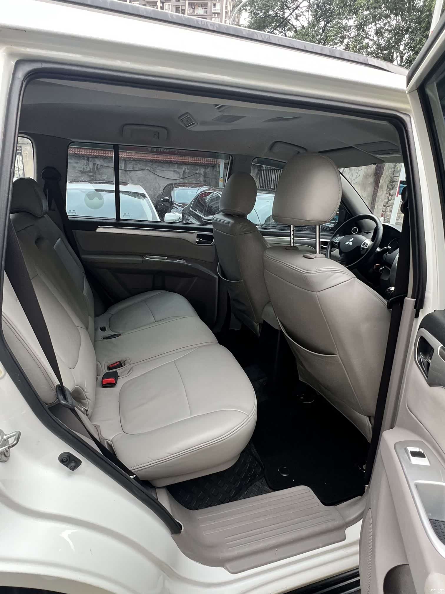 Mitsubishi Pajero, 2015 12