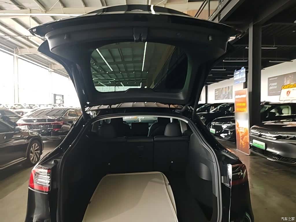 Tesla Model Y, 2023 19