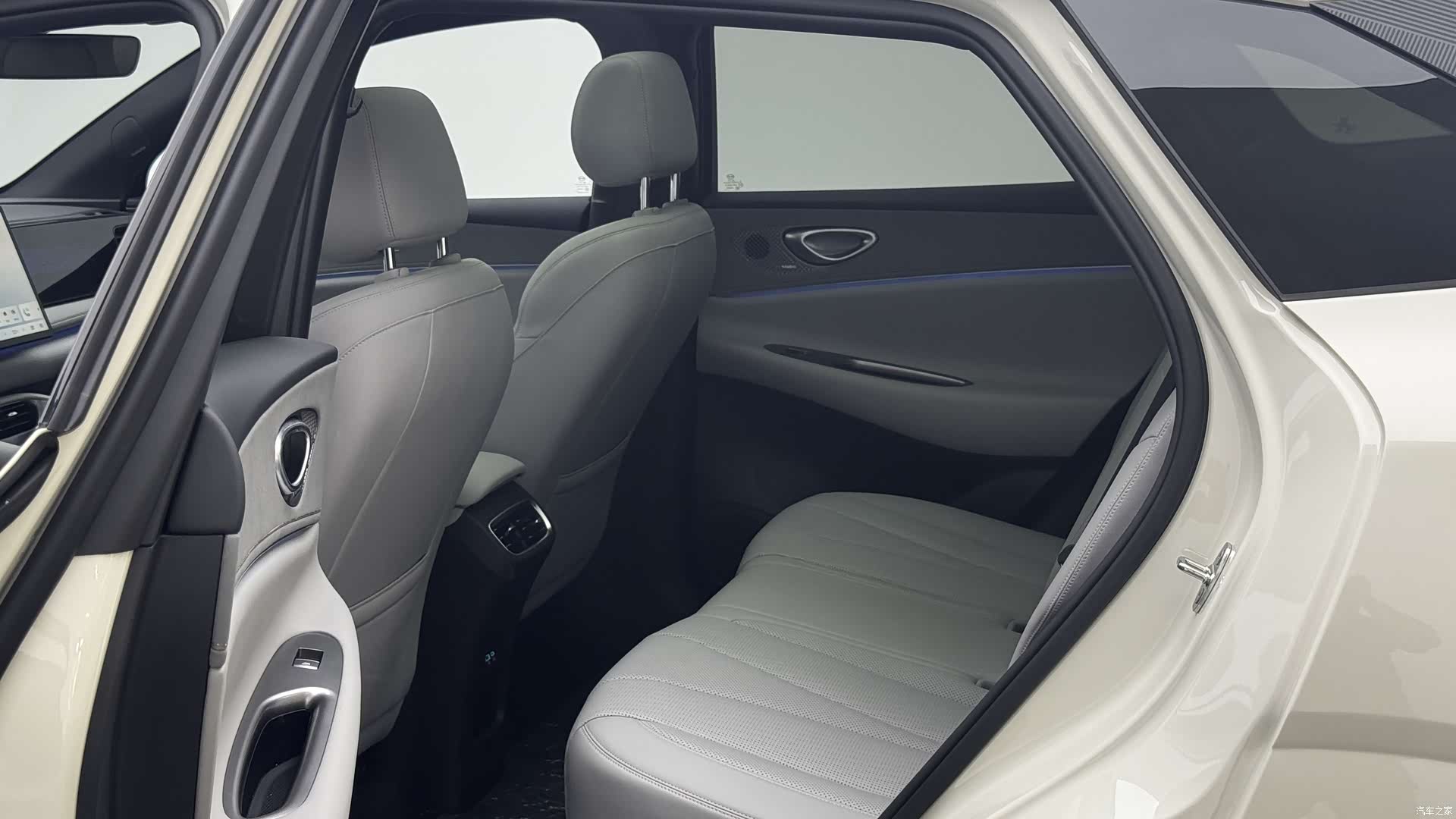 BYD HiAce, 2025 19