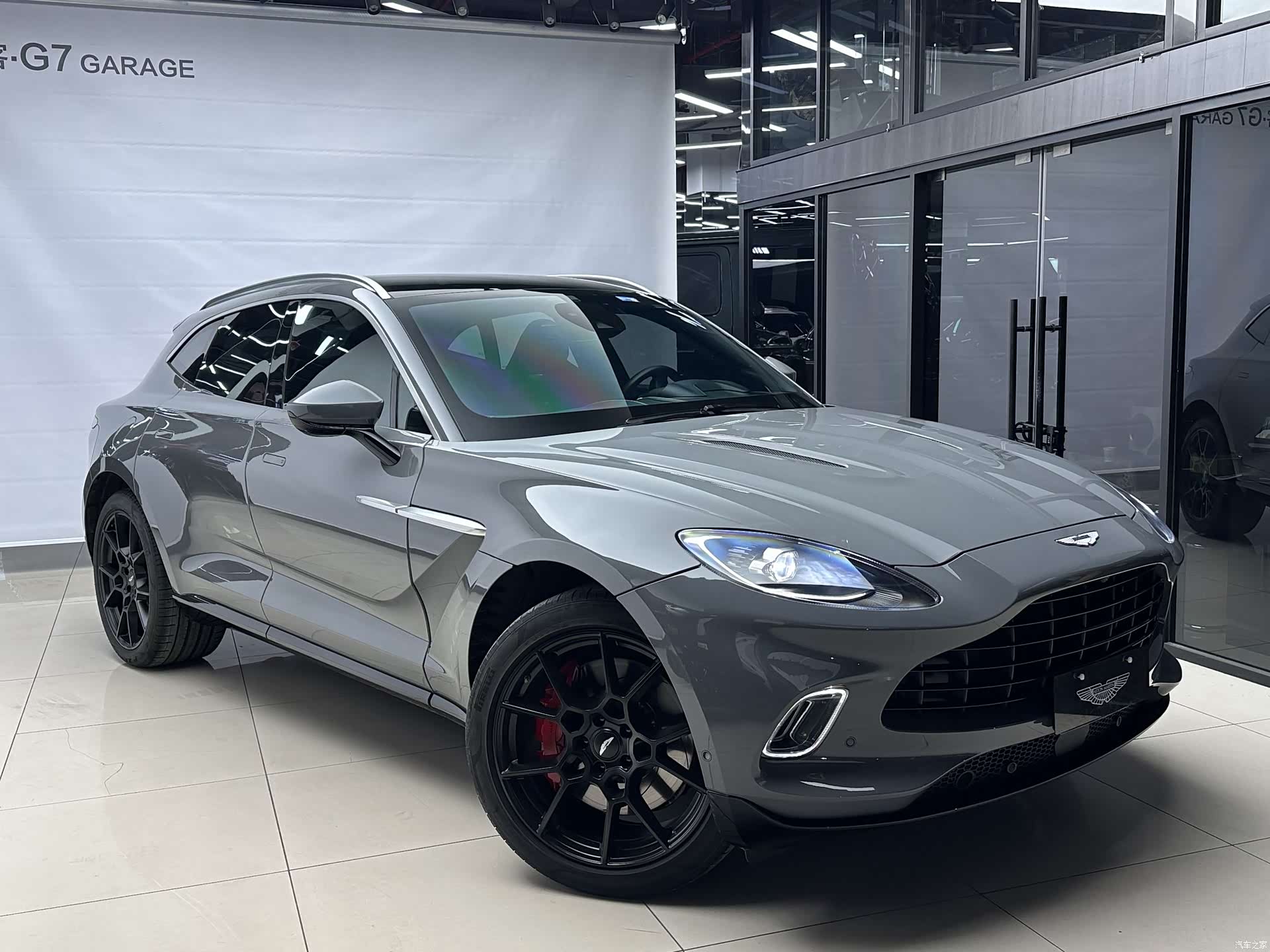 Aston Martin DBX, 2022 4