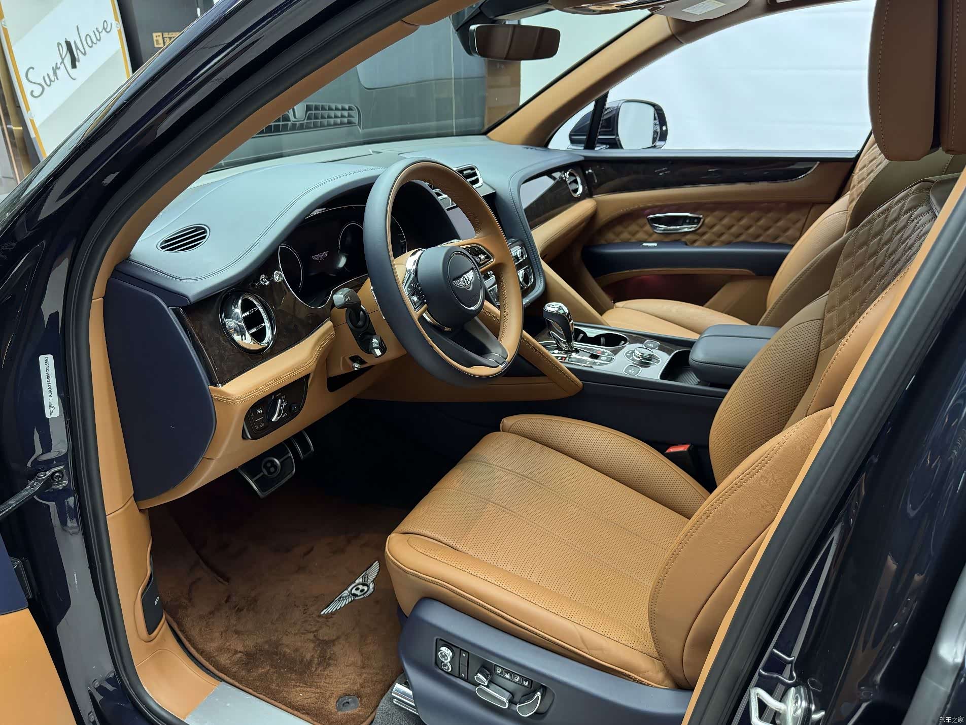 Bentley Bentayga, 2021 11