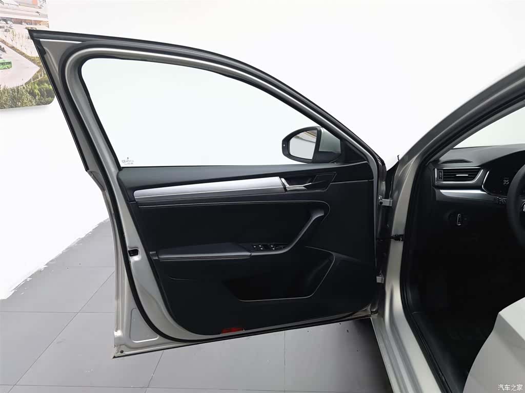 Skoda Superb, 2022 8