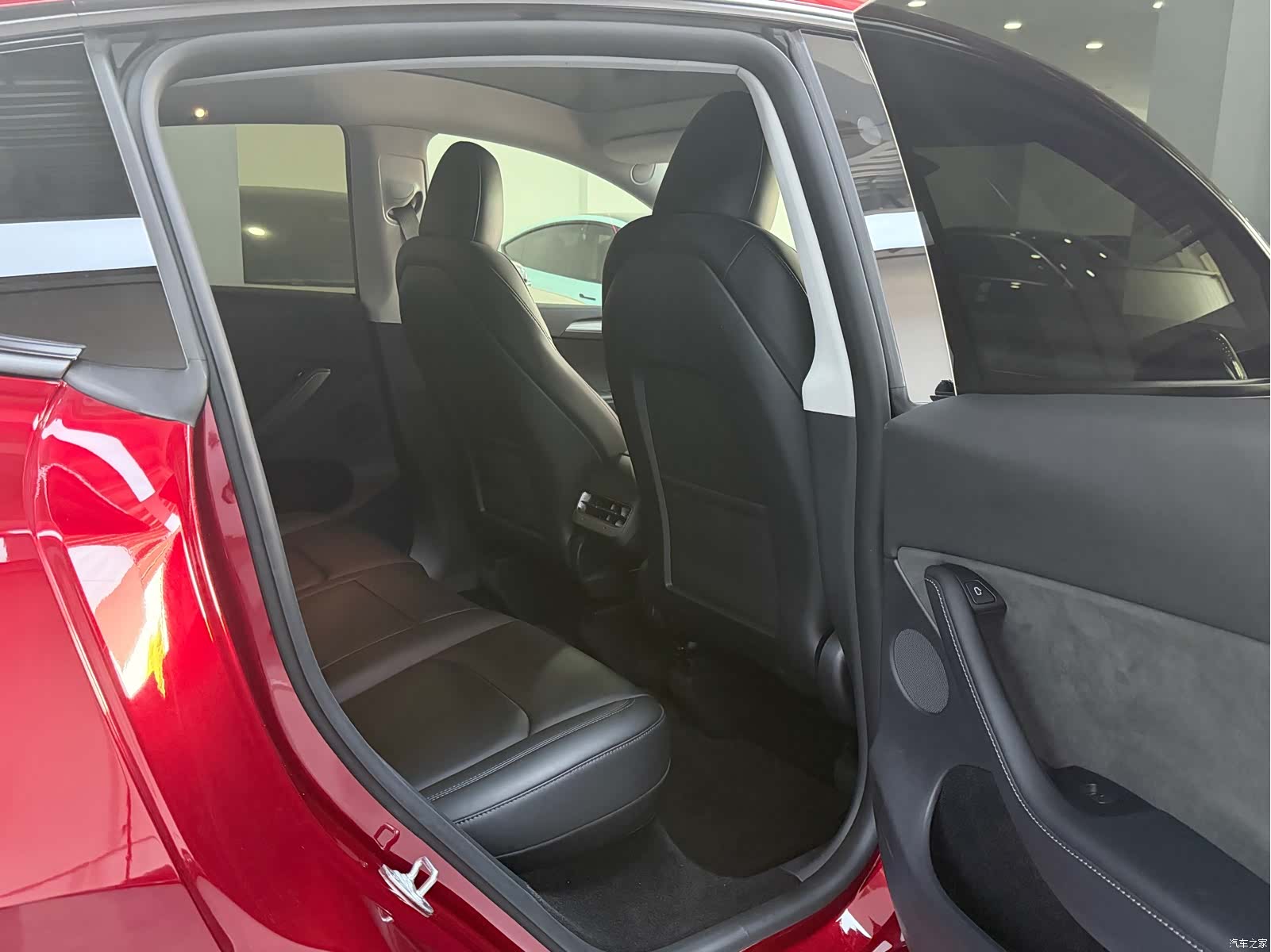 Tesla Model Y, 2024 9