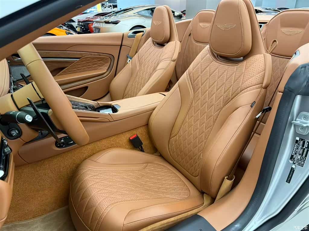 Aston Martin DB12, 2024 все фото