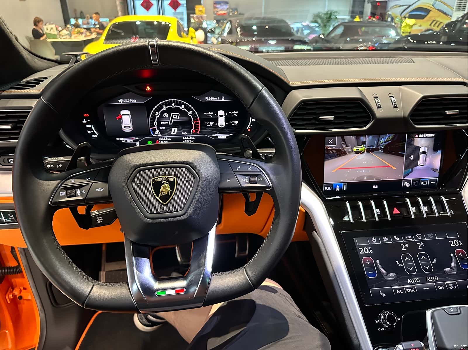Lamborghini Urus, 2023 11