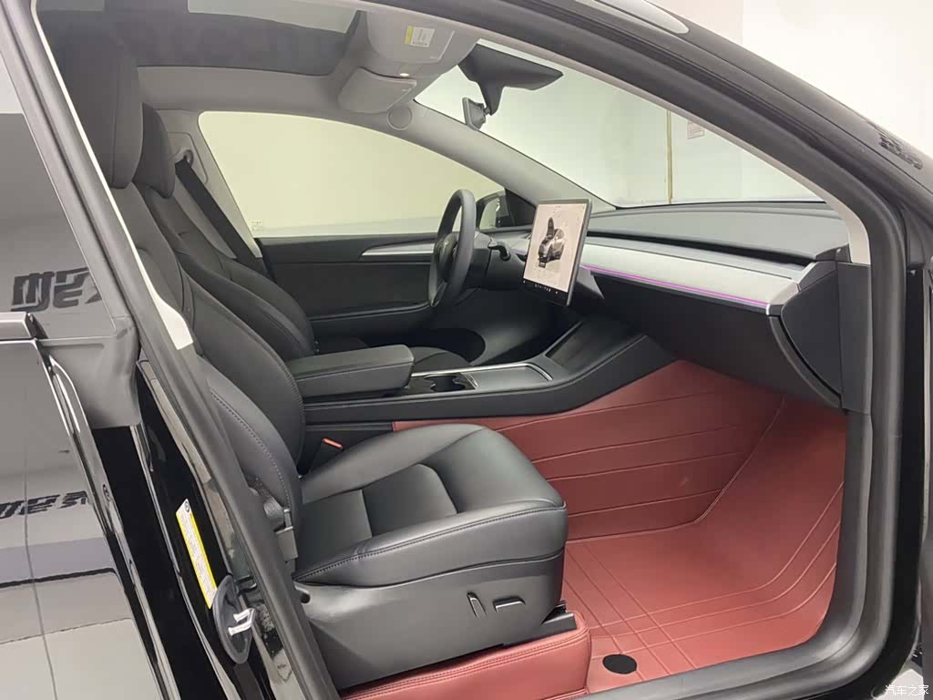 Tesla Model Y, 2024 18
