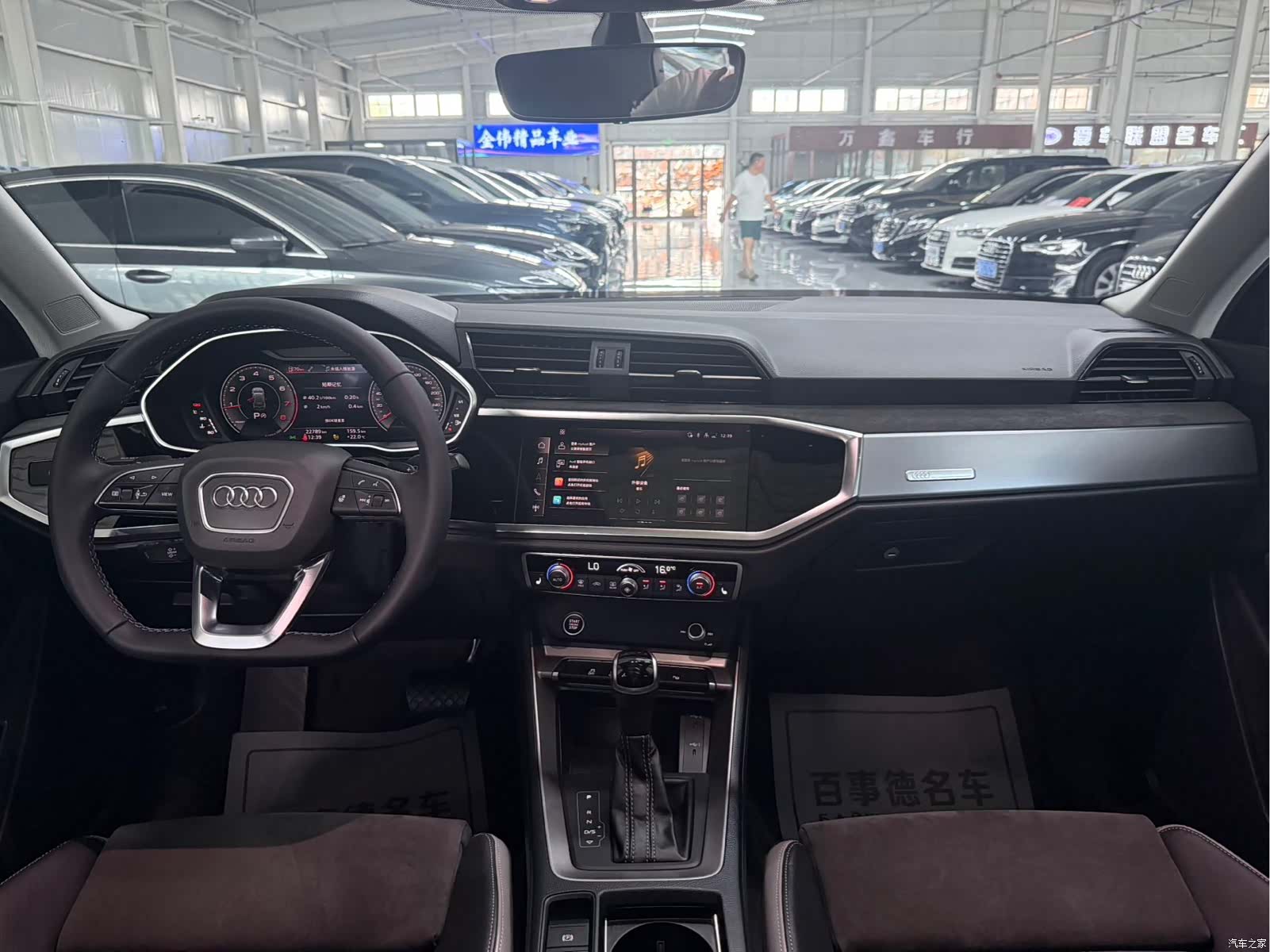 Audi Q3, 2022 все фото