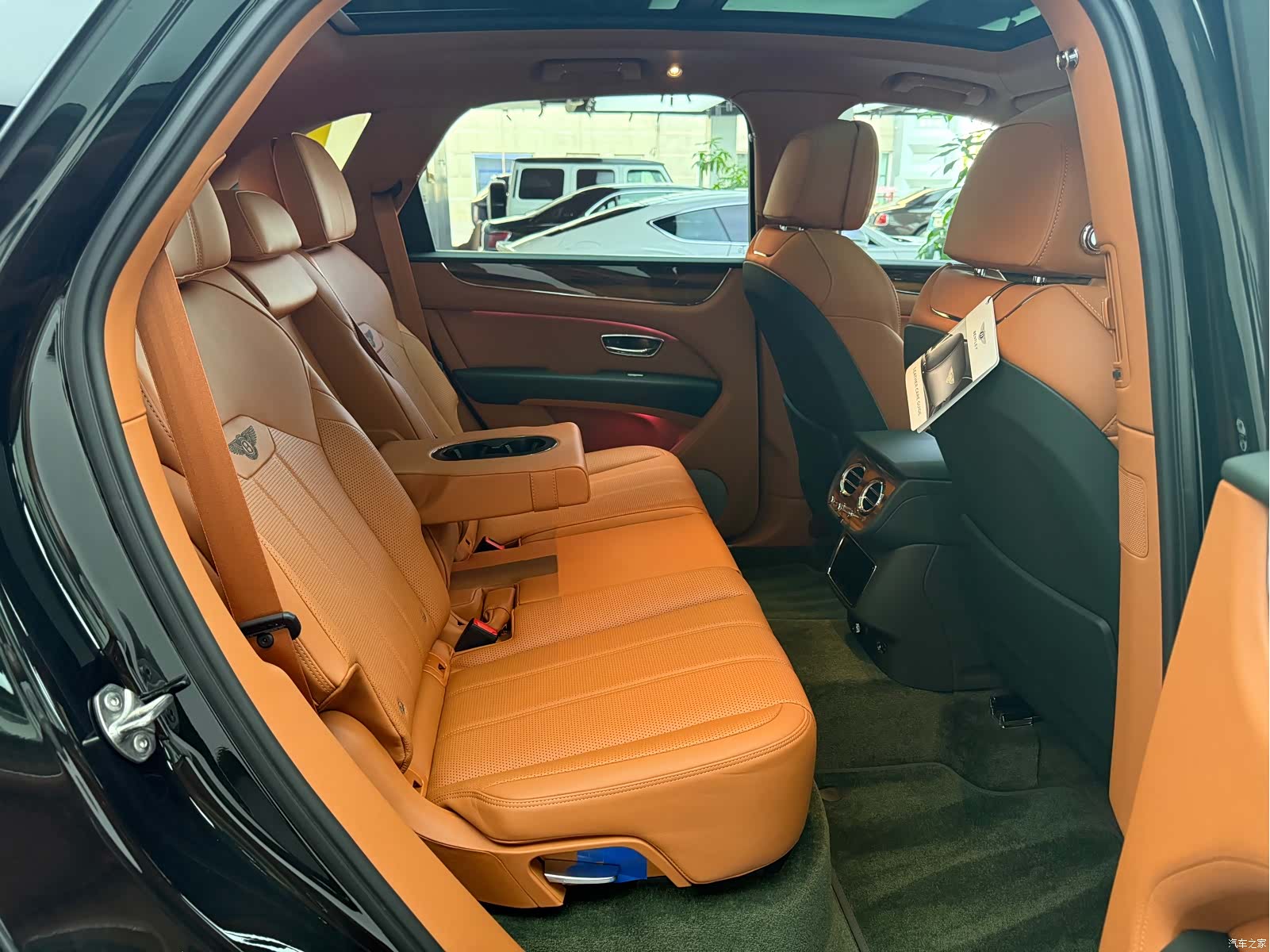 Bentley Bentayga, 2021 11