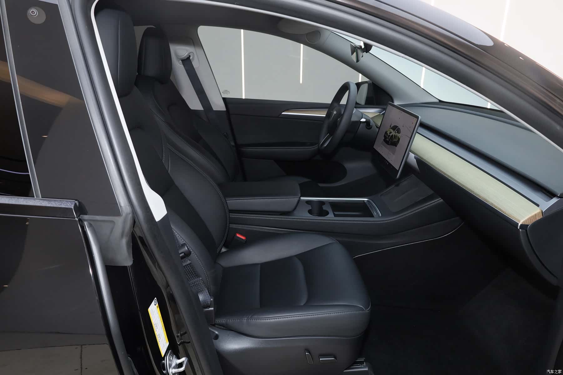 Tesla Model Y, 2023 24
