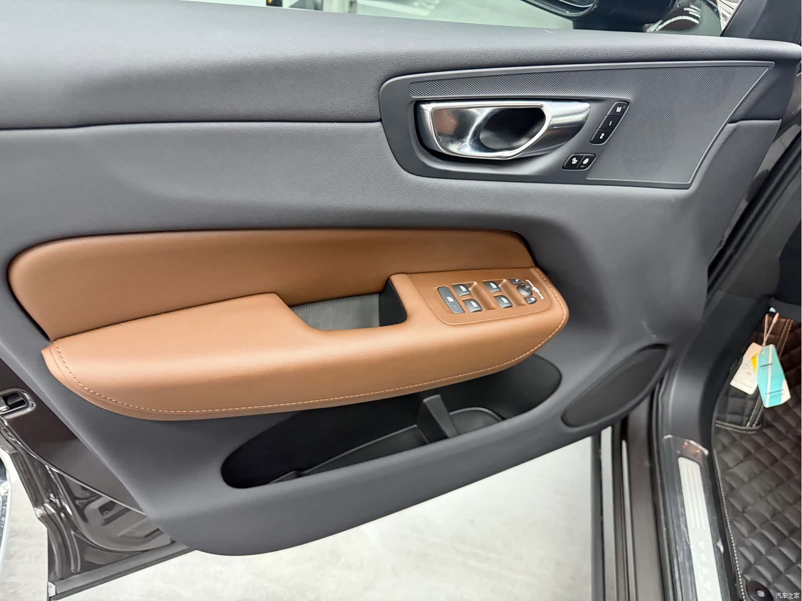 Volvo XC60, 2025 4