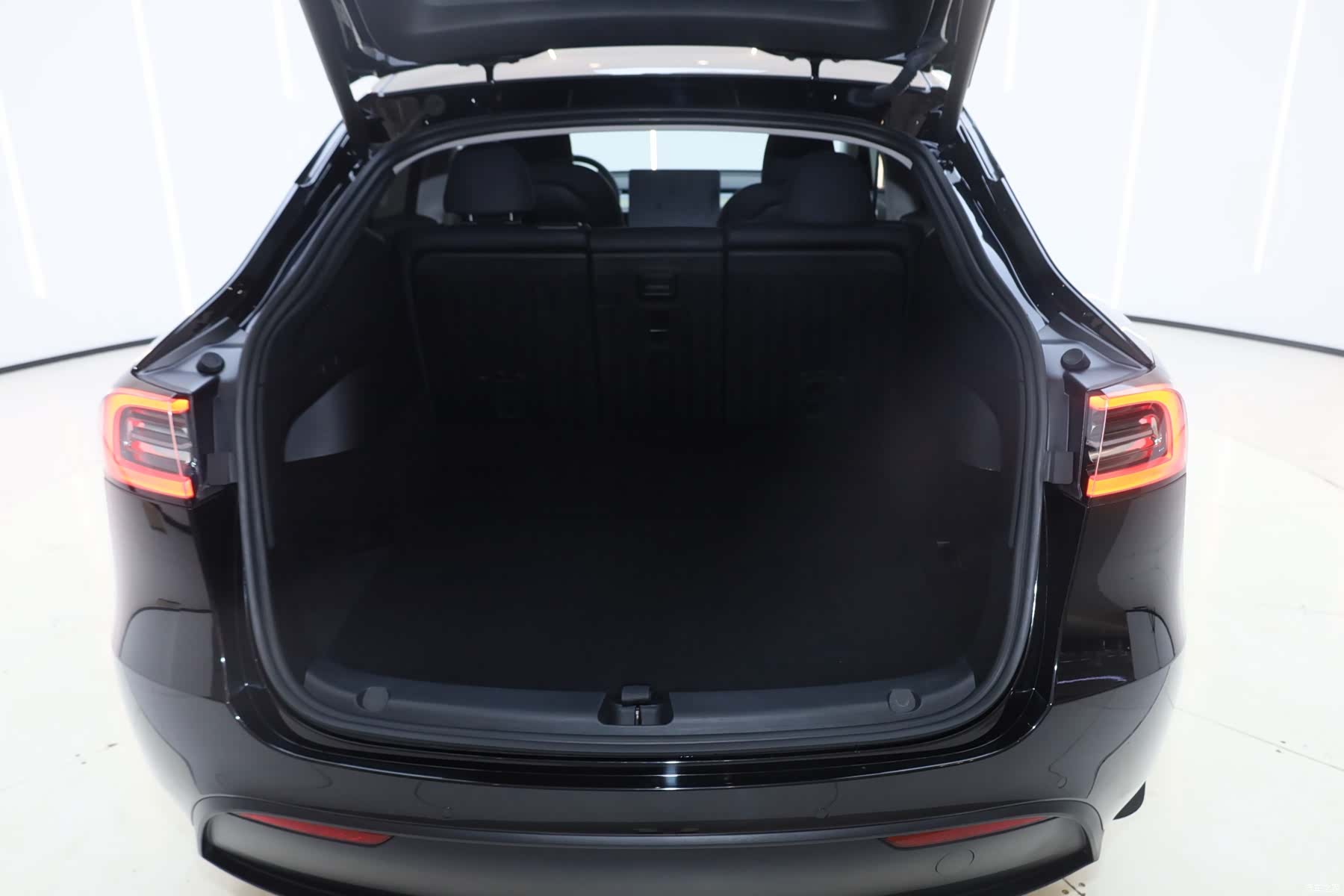Tesla Model Y, 2023 14