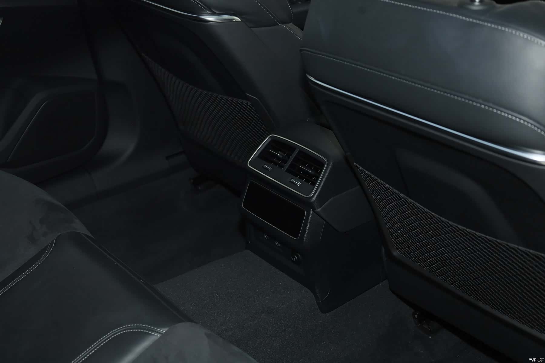 Audi A7L, 2024 26