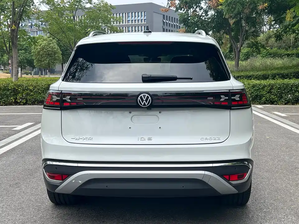 Volkswagen ID.6 CROZZ