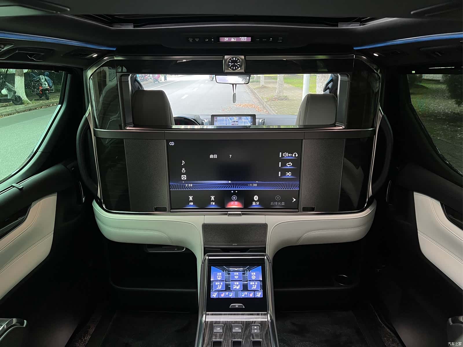 Lexus LM, 2022 24